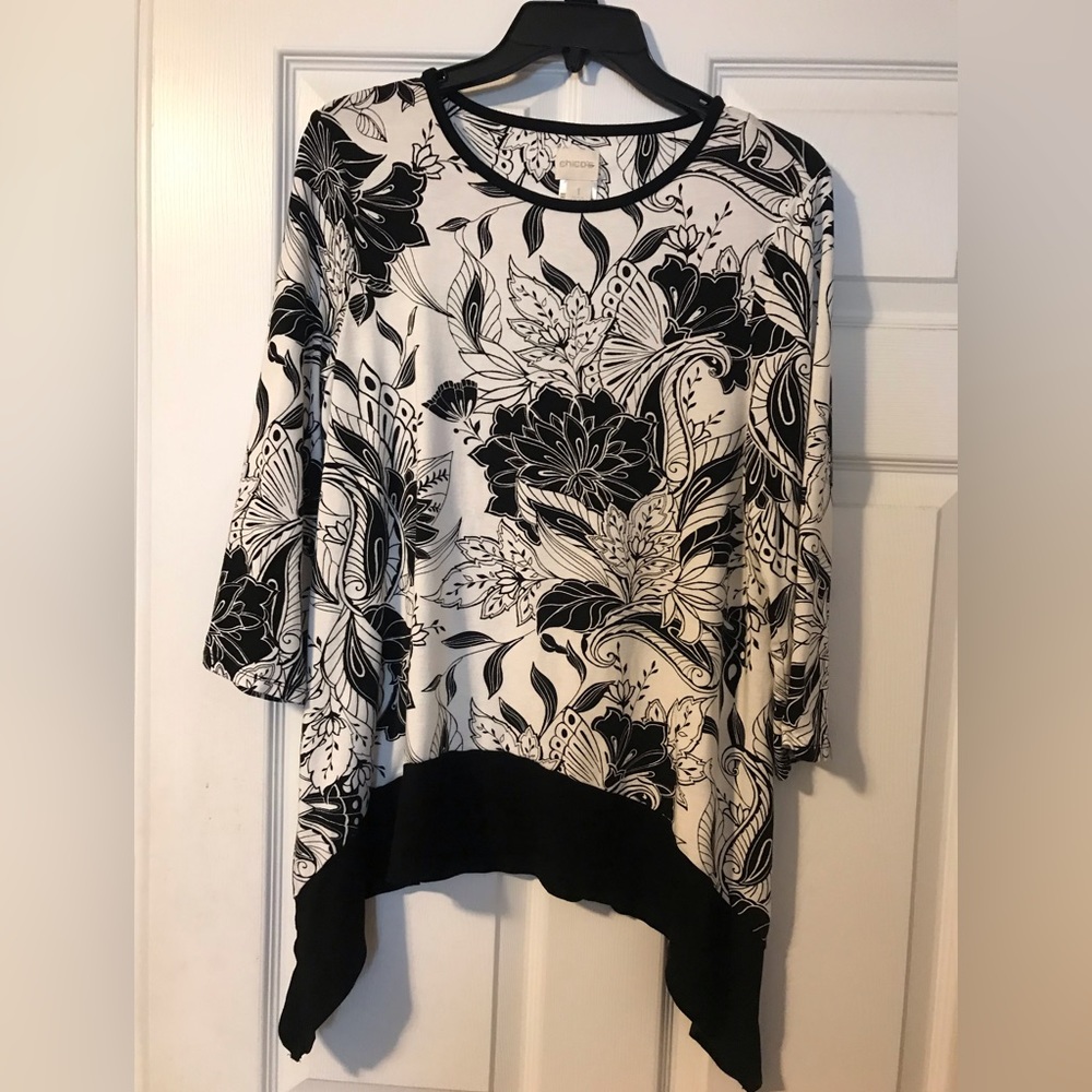 Chicos 3/4 Sleeve Black/White Floral Hi-Low Hem Woman’s Size 1 (8-10)